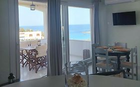 Kini Bay